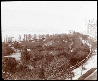 Vue aérienne de Riverside Park, regardant vers le nord-est, New York, vers 1893 (tirage à la gélatine argentique) - Byron Company